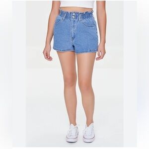 Forever 21 Denim light wash paperbag-waist Denim Shorts Women’s size Medium